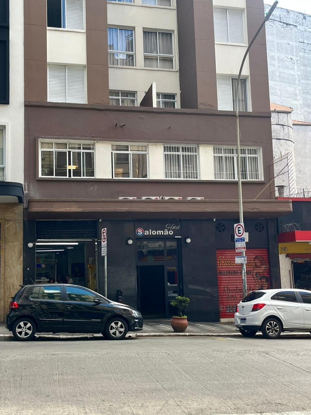 Hotel Salomão - Próximo a 25 de Março, Bom Retiro, Brás e Rua Santa Efigênia, a 2 minutos do Mirante Sampa Sky e pista de Skate Anhangabaú San Paolo Esterno foto