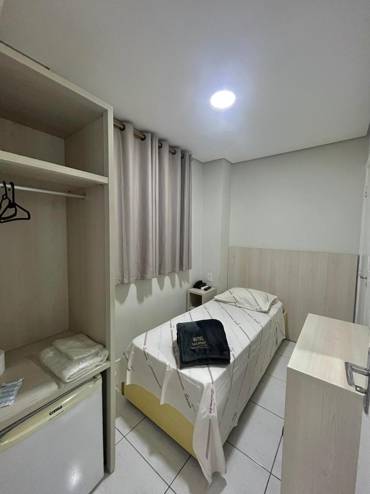 Hotel Salomão - Próximo a 25 de Março, Bom Retiro, Brás e Rua Santa Efigênia, a 2 minutos do Mirante Sampa Sky e pista de Skate Anhangabaú San Paolo Esterno foto