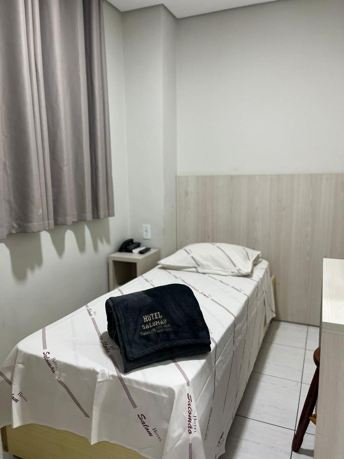 Hotel Salomão - Próximo a 25 de Março, Bom Retiro, Brás e Rua Santa Efigênia, a 2 minutos do Mirante Sampa Sky e pista de Skate Anhangabaú San Paolo Esterno foto