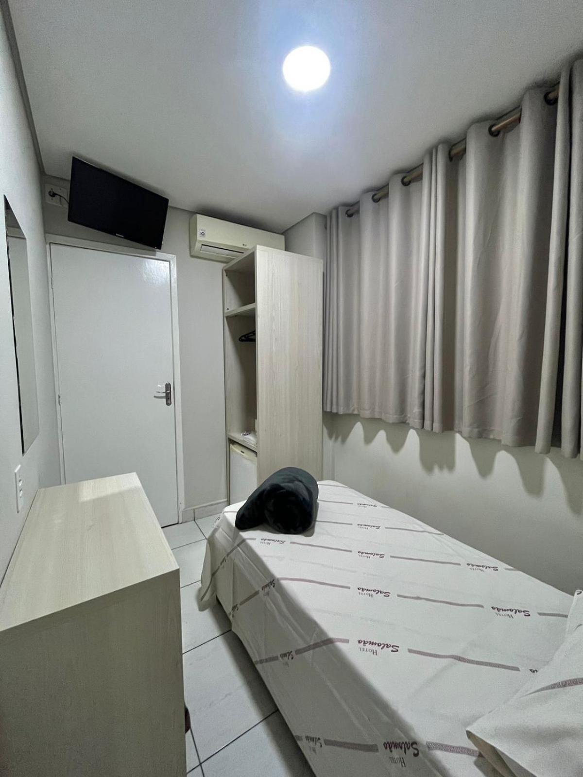 Hotel Salomão - Próximo a 25 de Março, Bom Retiro, Brás e Rua Santa Efigênia, a 2 minutos do Mirante Sampa Sky e pista de Skate Anhangabaú San Paolo Esterno foto