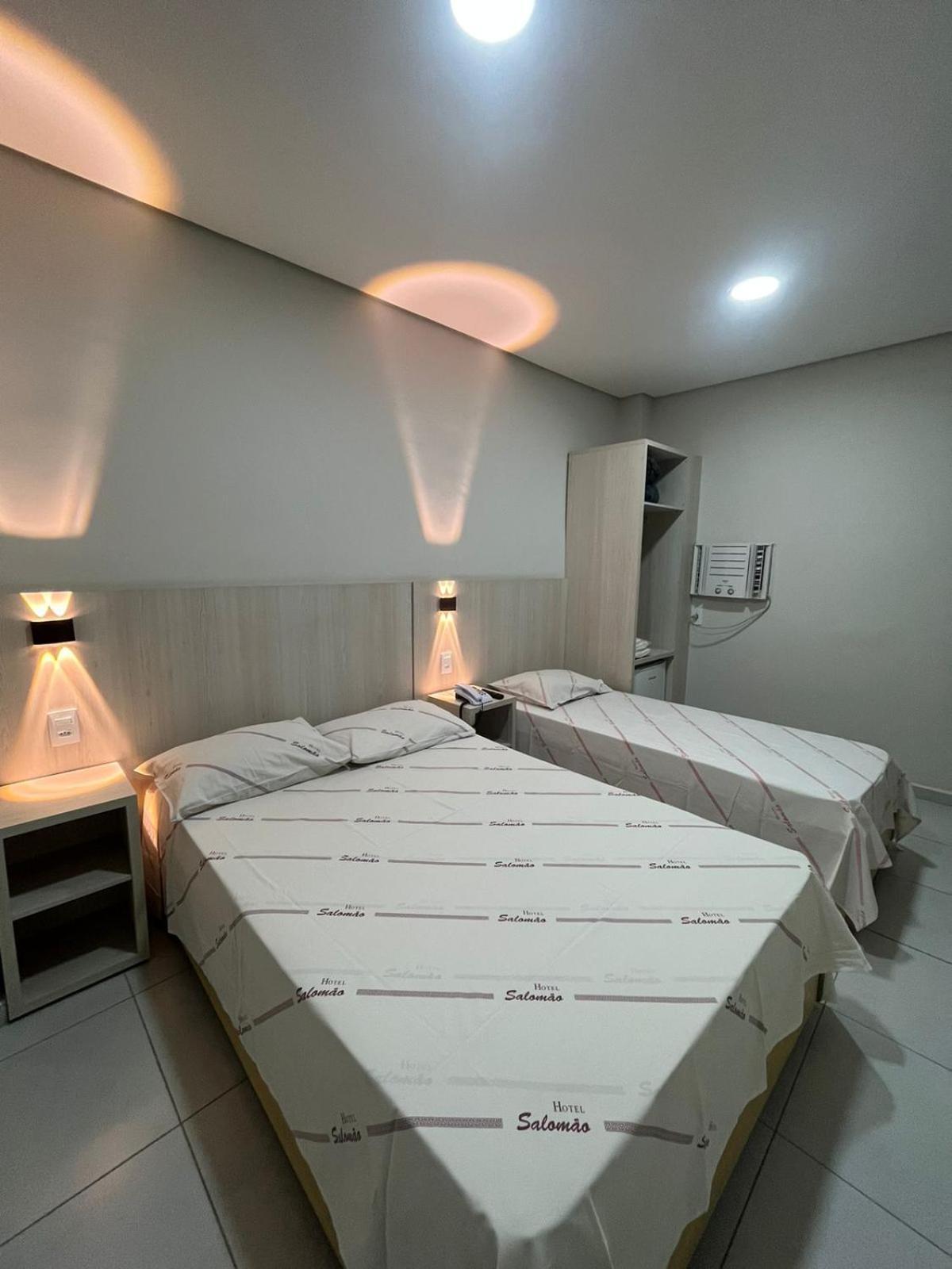 Hotel Salomão - Próximo a 25 de Março, Bom Retiro, Brás e Rua Santa Efigênia, a 2 minutos do Mirante Sampa Sky e pista de Skate Anhangabaú San Paolo Esterno foto