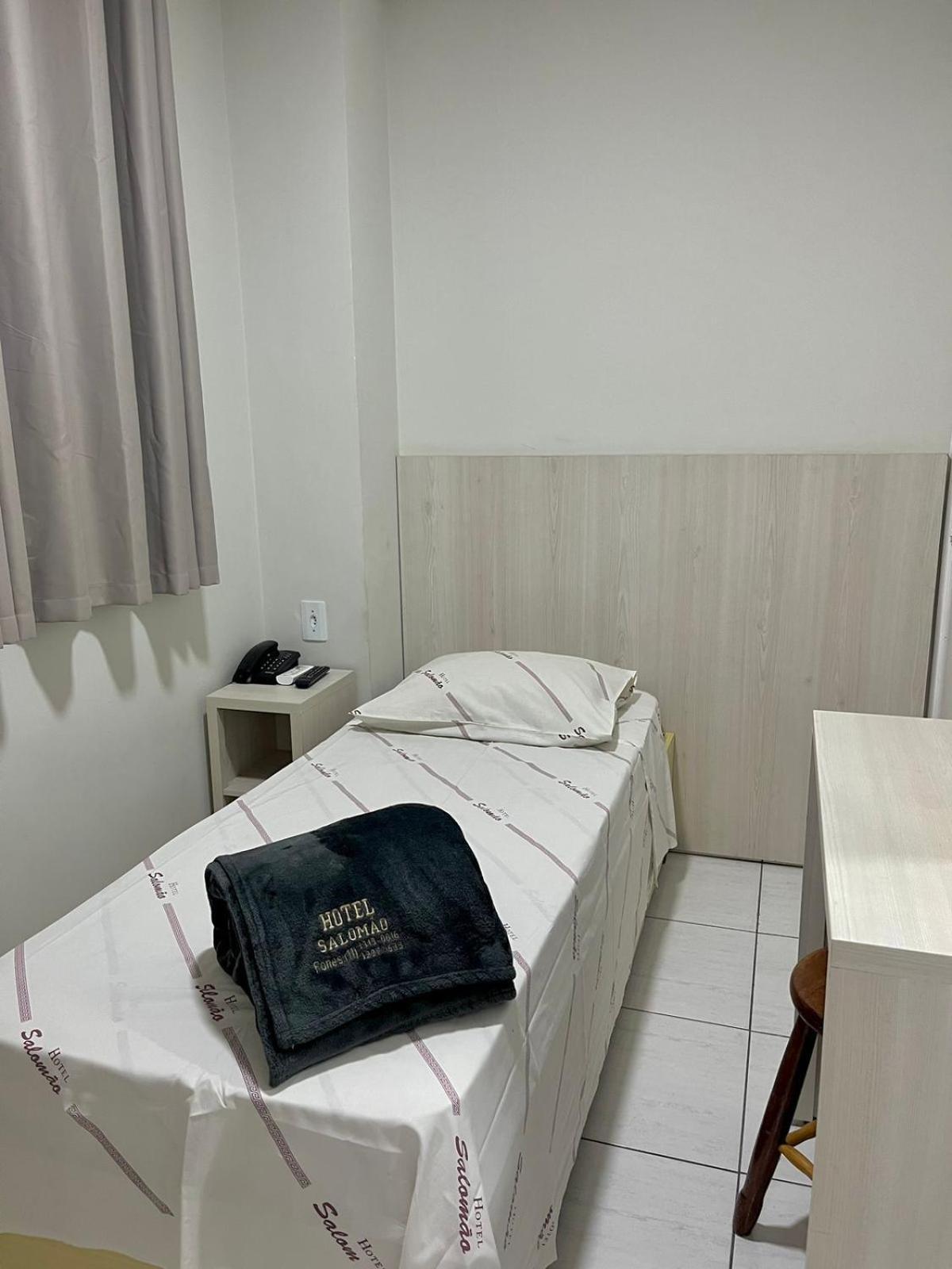 Hotel Salomão - Próximo a 25 de Março, Bom Retiro, Brás e Rua Santa Efigênia, a 2 minutos do Mirante Sampa Sky e pista de Skate Anhangabaú San Paolo Esterno foto
