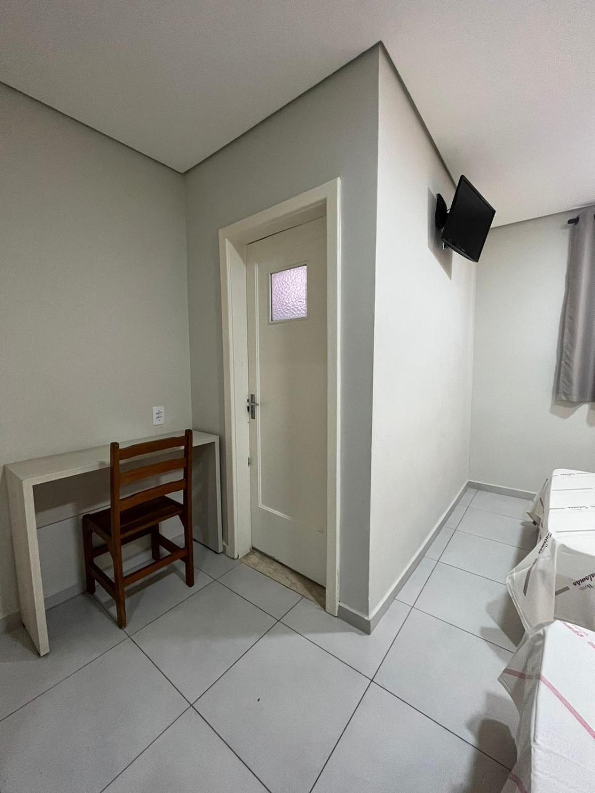 Hotel Salomão - Próximo a 25 de Março, Bom Retiro, Brás e Rua Santa Efigênia, a 2 minutos do Mirante Sampa Sky e pista de Skate Anhangabaú San Paolo Esterno foto