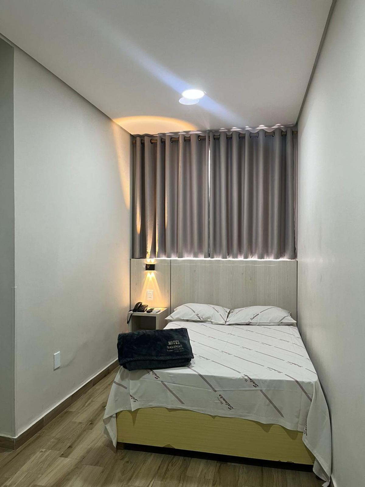 Hotel Salomão - Próximo a 25 de Março, Bom Retiro, Brás e Rua Santa Efigênia, a 2 minutos do Mirante Sampa Sky e pista de Skate Anhangabaú San Paolo Esterno foto