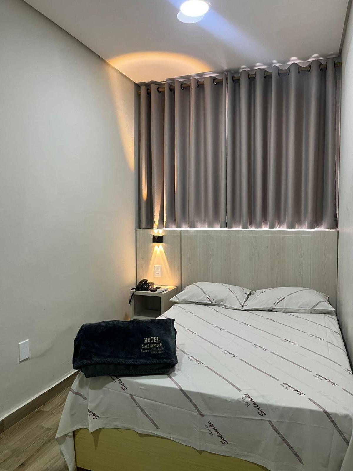 Hotel Salomão - Próximo a 25 de Março, Bom Retiro, Brás e Rua Santa Efigênia, a 2 minutos do Mirante Sampa Sky e pista de Skate Anhangabaú San Paolo Esterno foto