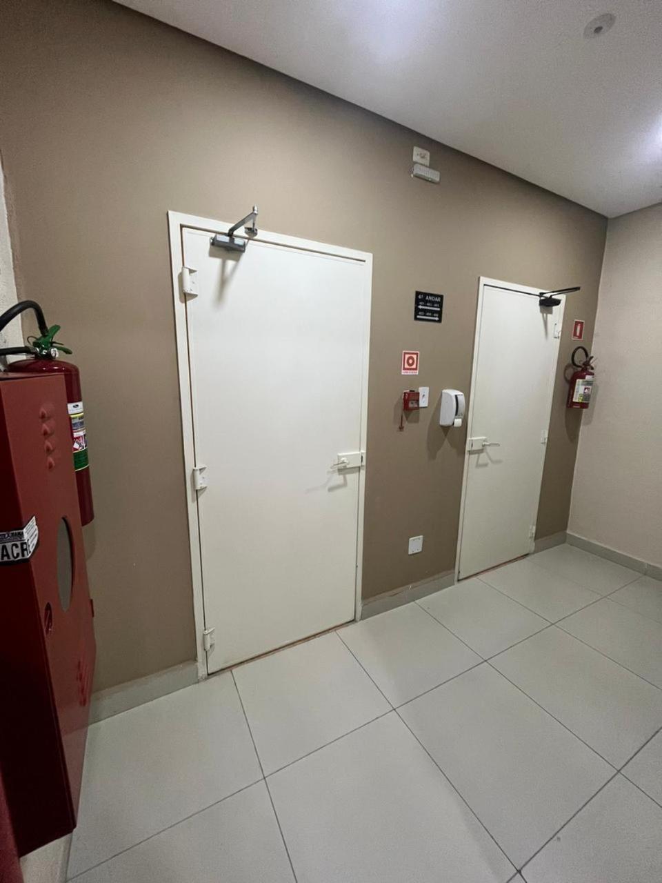 Hotel Salomão - Próximo a 25 de Março, Bom Retiro, Brás e Rua Santa Efigênia, a 2 minutos do Mirante Sampa Sky e pista de Skate Anhangabaú San Paolo Esterno foto