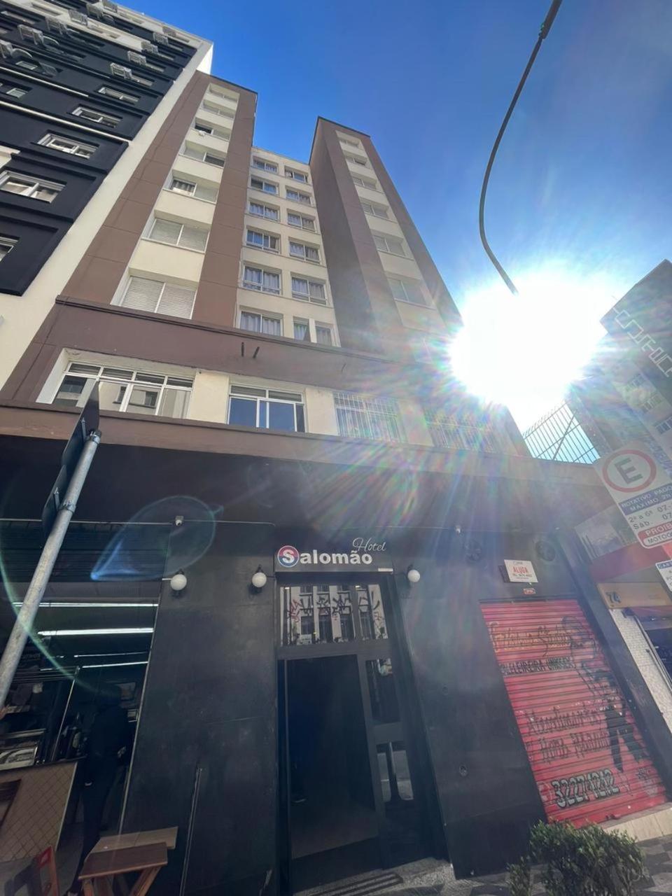 Hotel Salomão - Próximo a 25 de Março, Bom Retiro, Brás e Rua Santa Efigênia, a 2 minutos do Mirante Sampa Sky e pista de Skate Anhangabaú San Paolo Esterno foto