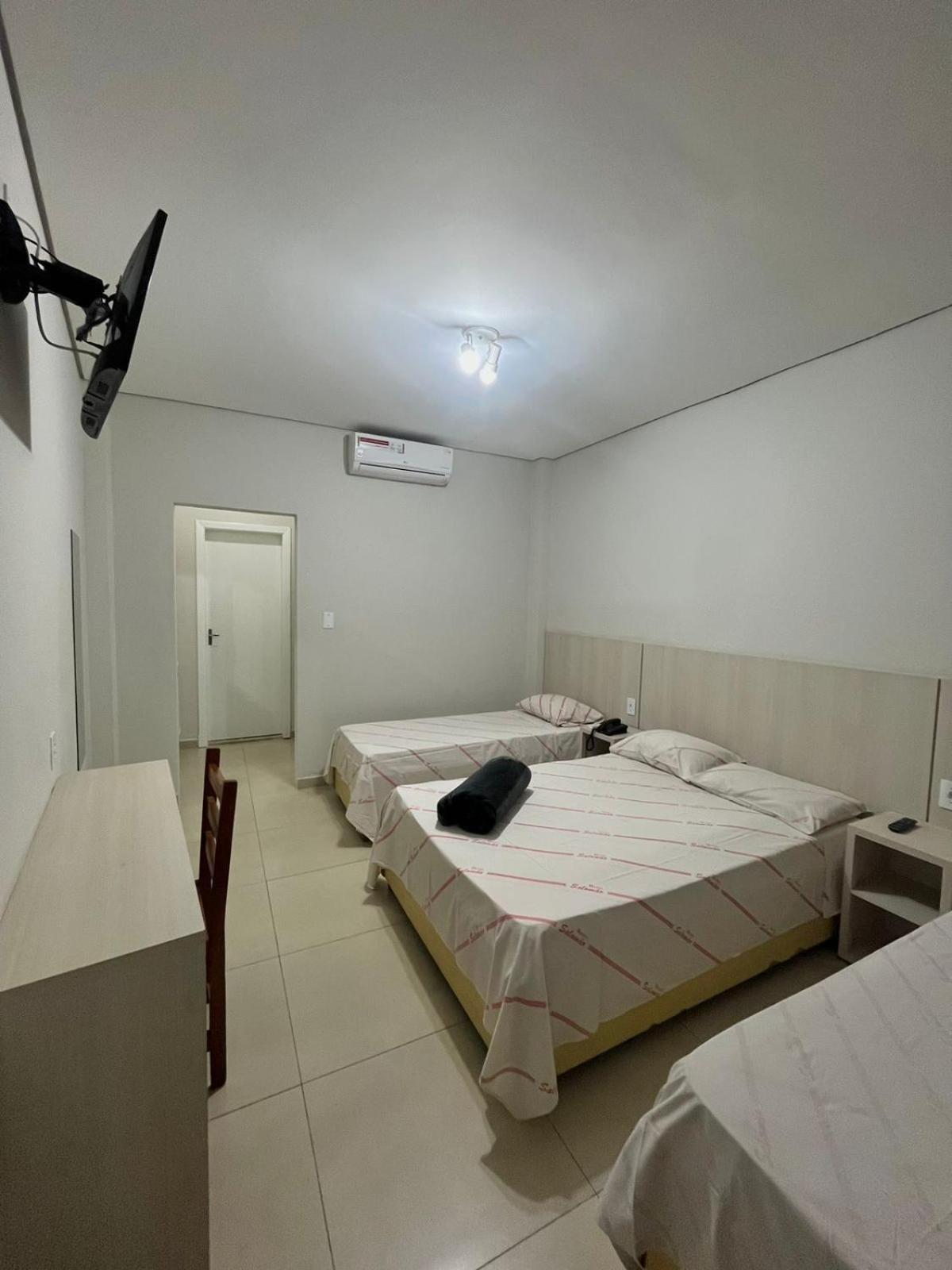Hotel Salomão - Próximo a 25 de Março, Bom Retiro, Brás e Rua Santa Efigênia, a 2 minutos do Mirante Sampa Sky e pista de Skate Anhangabaú San Paolo Esterno foto